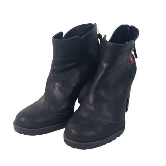LEVI'S Womens Amy Black Faux Leather Heel Ankle Boots Size 7 Back Zip 4"… - Picture 1 of 13